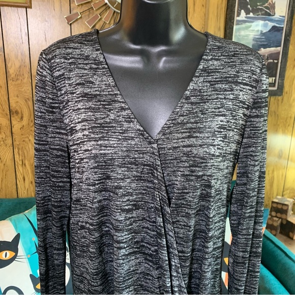 GAP V-Neck Draped Long Sleeve Top - Picture 2 of 9